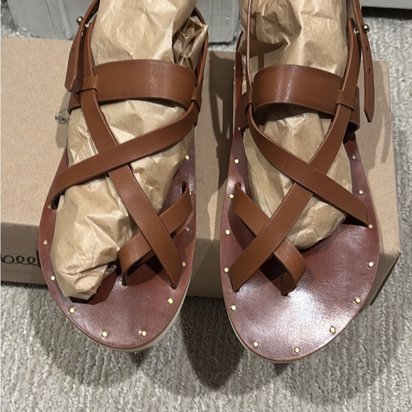 Beek Wigeon Leather Toe Ring Sandal - Picture 2 of 9